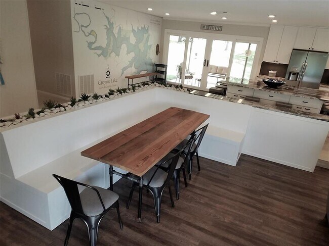 Building Photo - 2055 Island View Dr