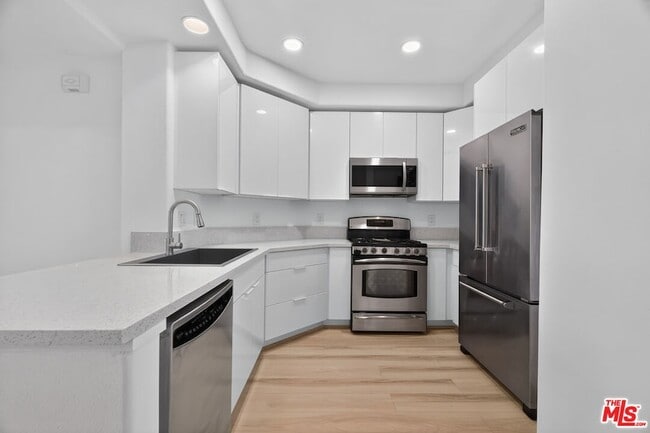 Building Photo - 360 W Ave 26