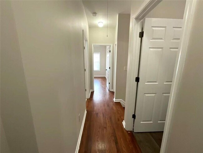 Building Photo - 2882 Cross Creek Dr