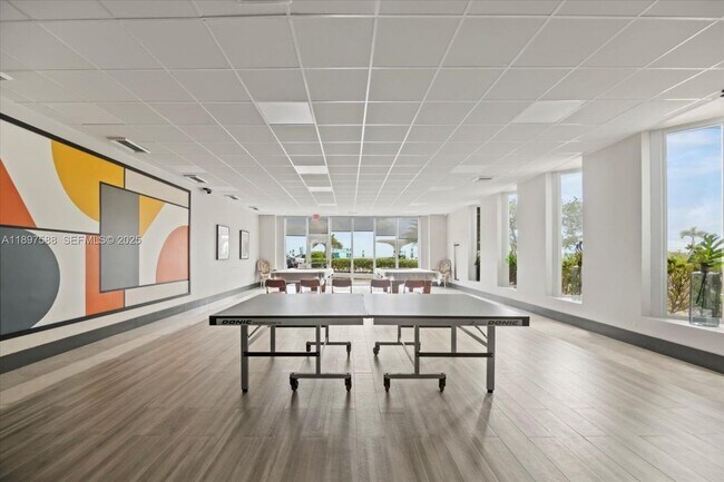 Building Photo - 3140 S Ocean Dr