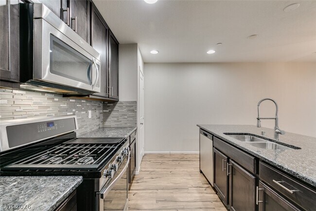 Building Photo - 3009 Camino Sereno Ave