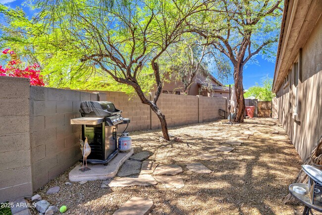 Building Photo - 10655 E Acacia Dr