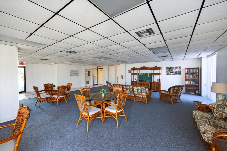 Building Photo - 6218 Palma del Mar Blvd S