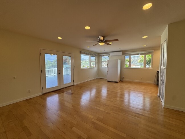 Building Photo - 1021 Koko Head Ave