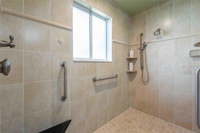 Building Photo - 6605 Stonington Dr N