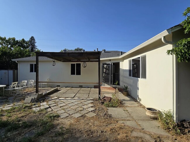 Building Photo - 934 Juanita Dr