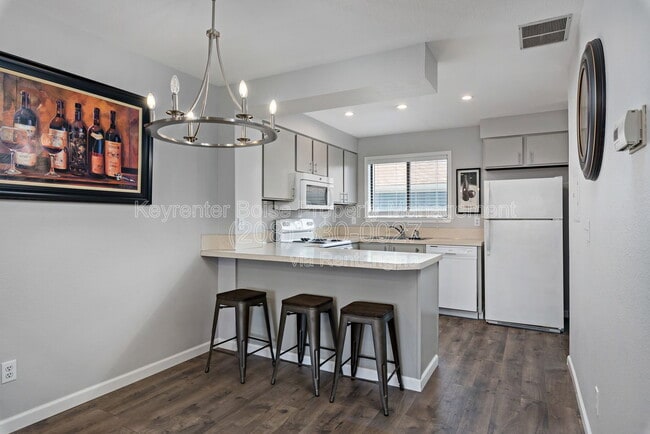 Building Photo - 3039 S Cantrell Ln