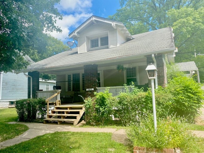 Building Photo - 2412 S 17th St