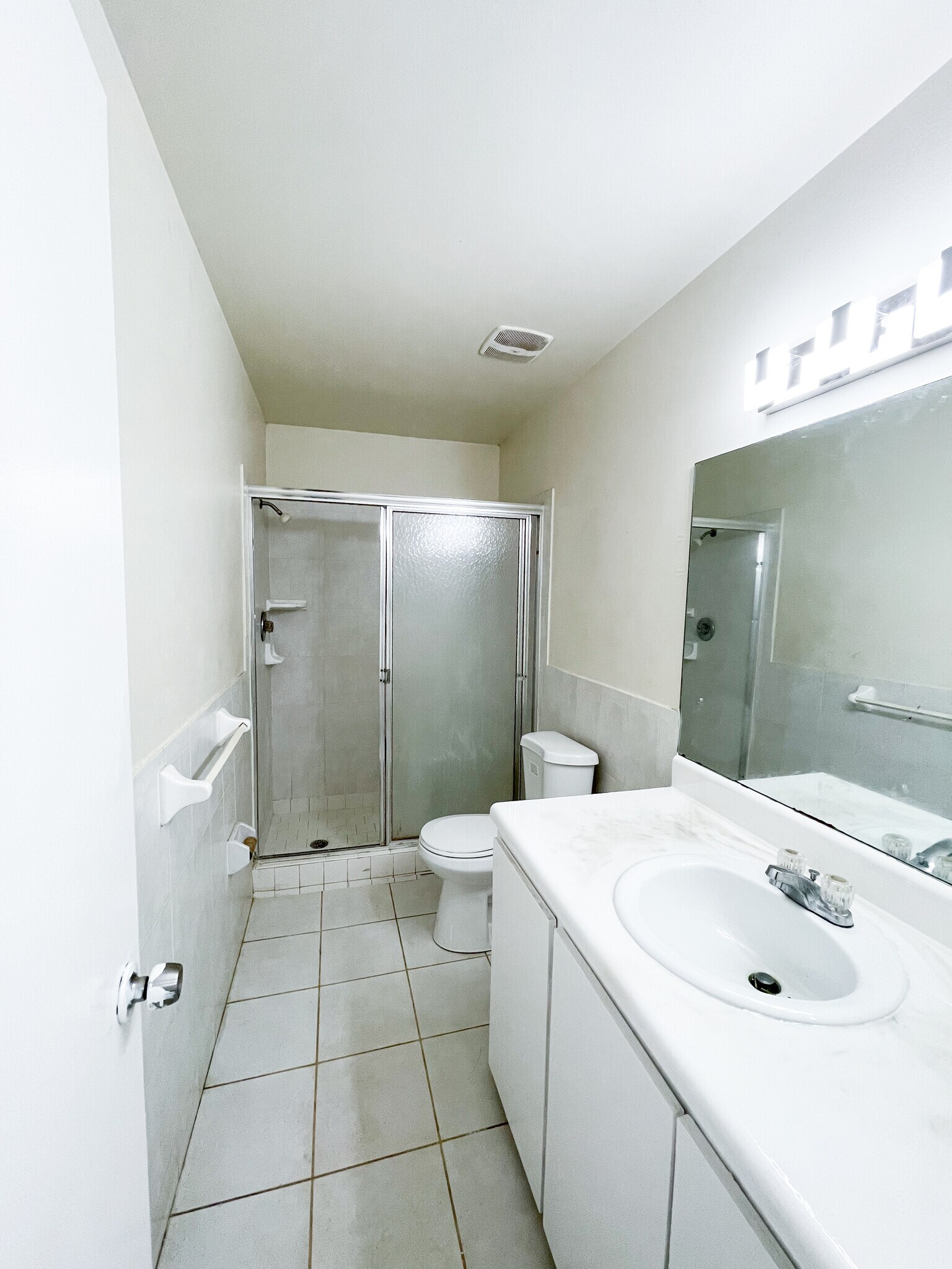 Master Bathroom - 4583 Barclay Cres