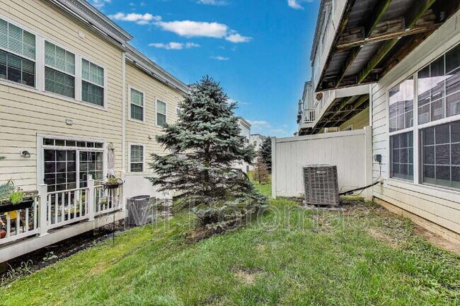 Building Photo - 2133 Little Sorrel Way