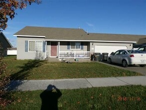 Building Photo - New paint! 4 Bedroom in West Pasco close to Maya Angelou Elementary!