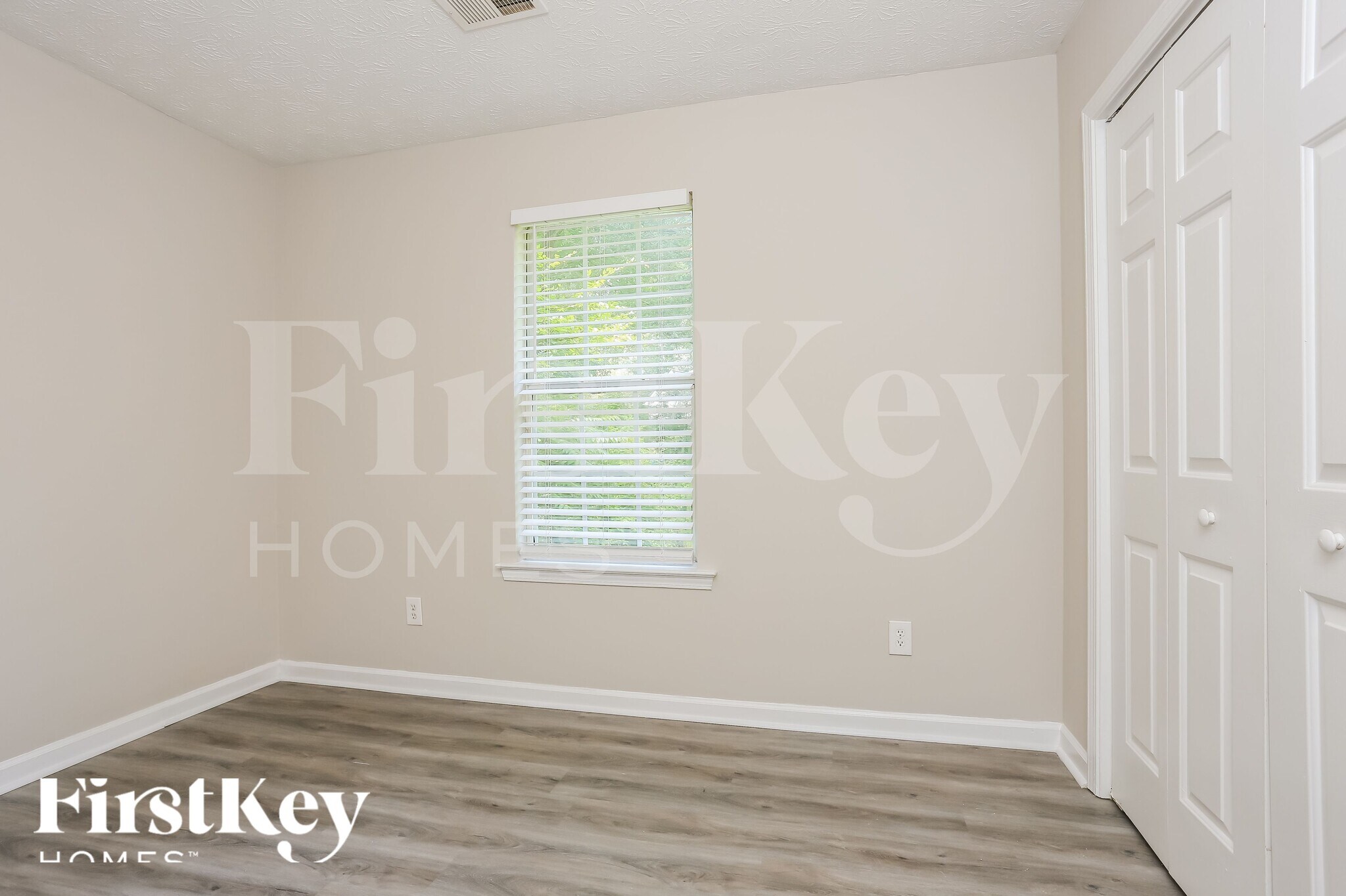 Building Photo - 252 Pine Valley Dr