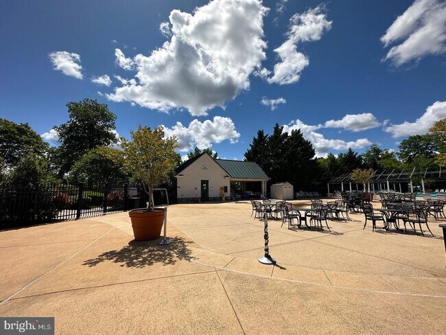 Building Photo - 43395 Briar Creek Terrace