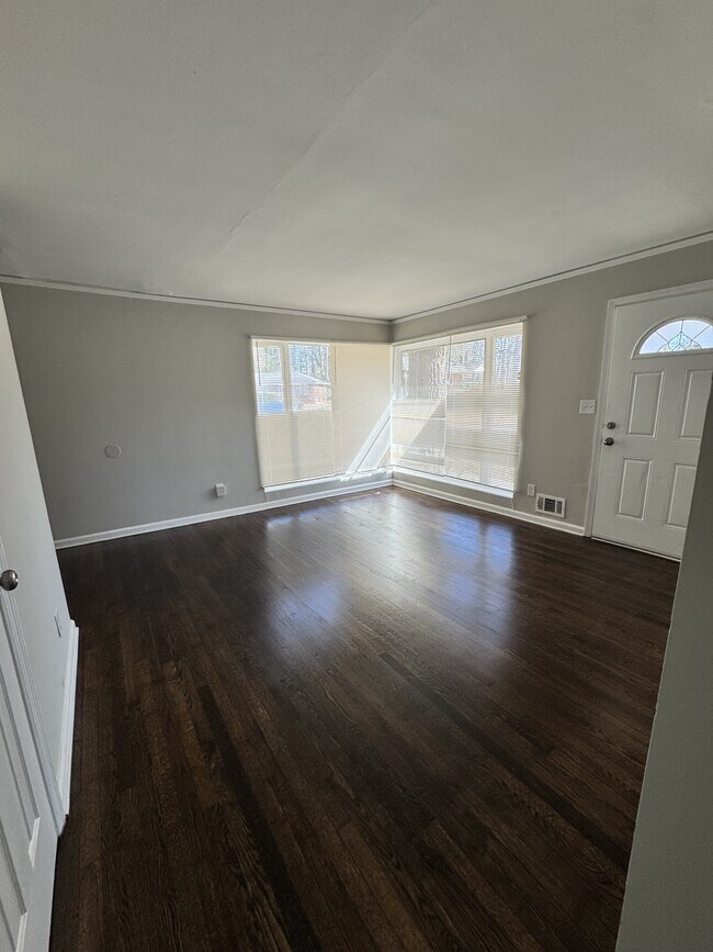 Building Photo - 2169 Barbara Ln