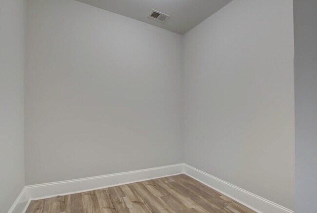 Building Photo - 216 Quimby Hill Dr