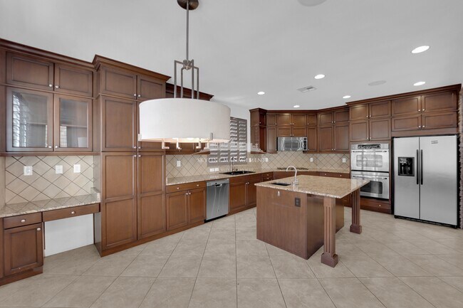 Building Photo - 8445 Cambrils Ave