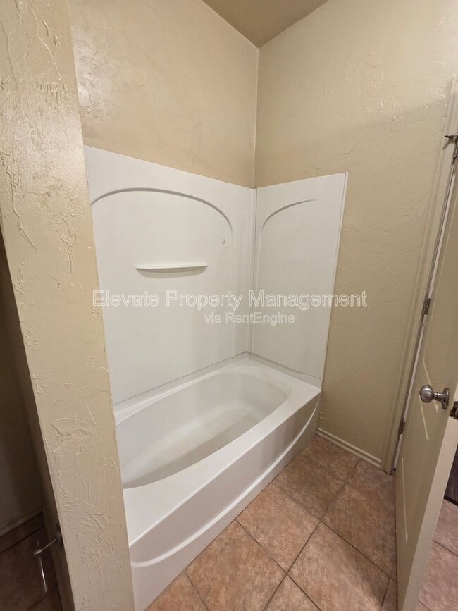 Building Photo - 913 West Prairie Wind Way