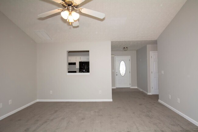 Building Photo - BEAUTIFUL 3 BEDROOM / 2 BATH HOME WITH PRIVACY FENCE!