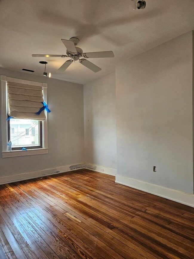 Building Photo - Charming 3BR Rowhome in Bloomingdale