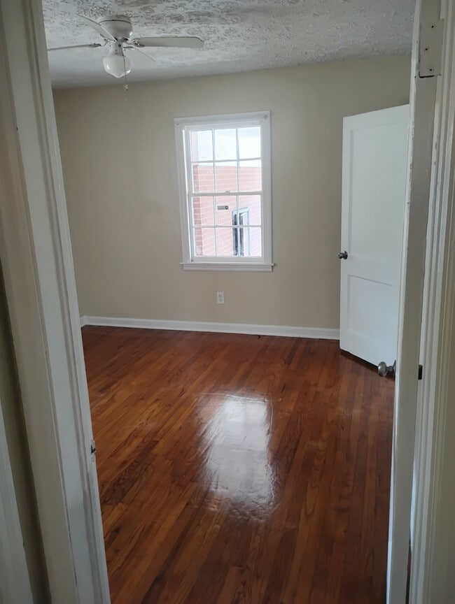 Building Photo - 1240 Alta Vista Dr