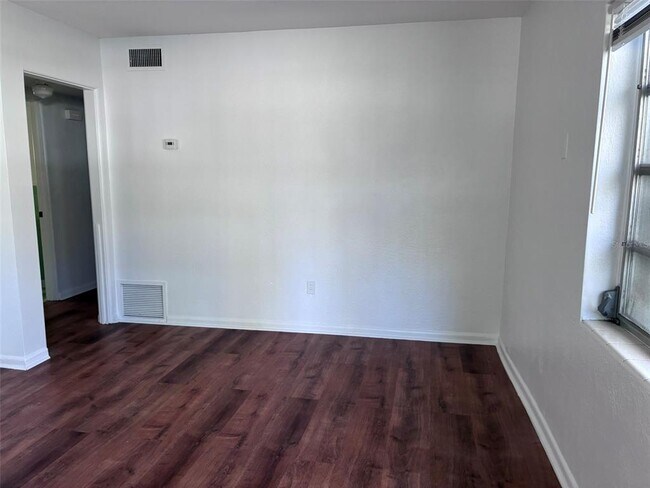 Building Photo - 2515 Formosa Ave