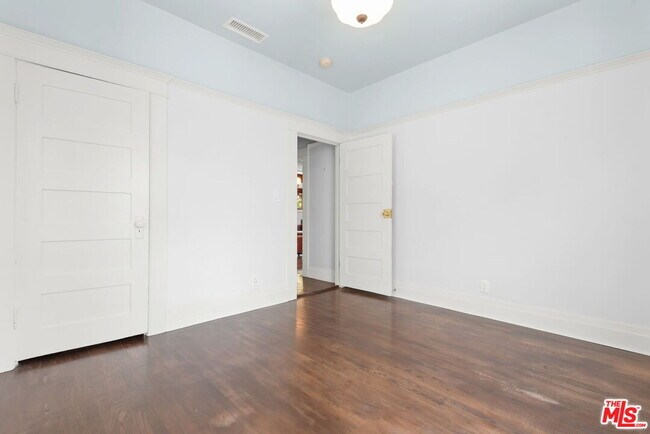 Building Photo - 1438 W 45th St