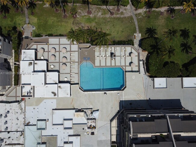 Building Photo - 201 Crandon Blvd