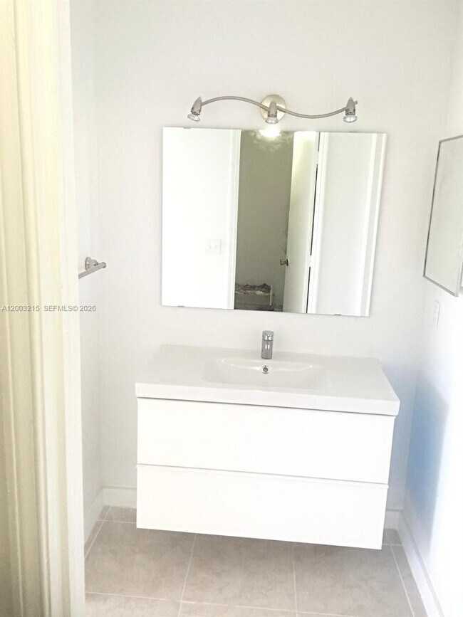 Building Photo - 9431 Live Oak Pl