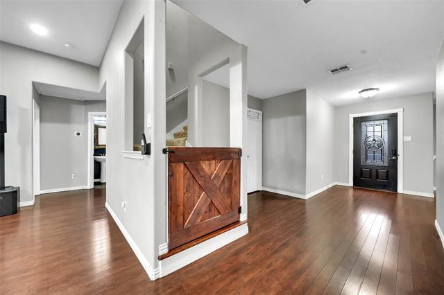 Building Photo - 324 S Mesa Verde Way