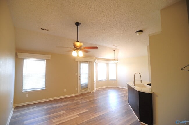 Building Photo - 104 Postwood Ct