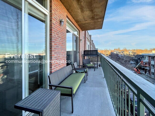 Building Photo - 3201 Shoshone St