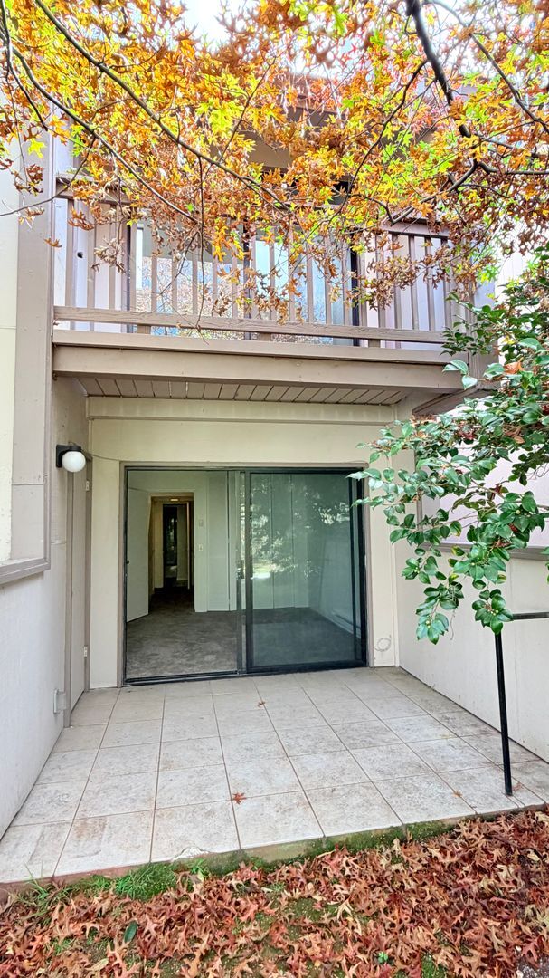 Building Photo - 2101 Shore Line Dr