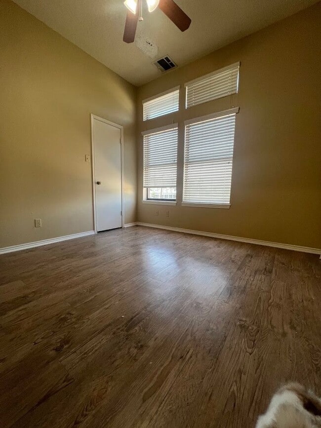 Building Photo - K624 - Wedgewood # 301