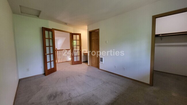 Building Photo - Cozy 1 BD | 1.5 BA Townhome with Patio - G...