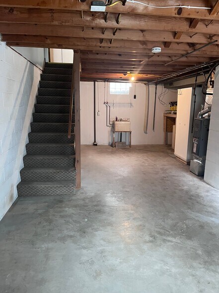 Building Photo - 3300 Twin Hills Rd NW