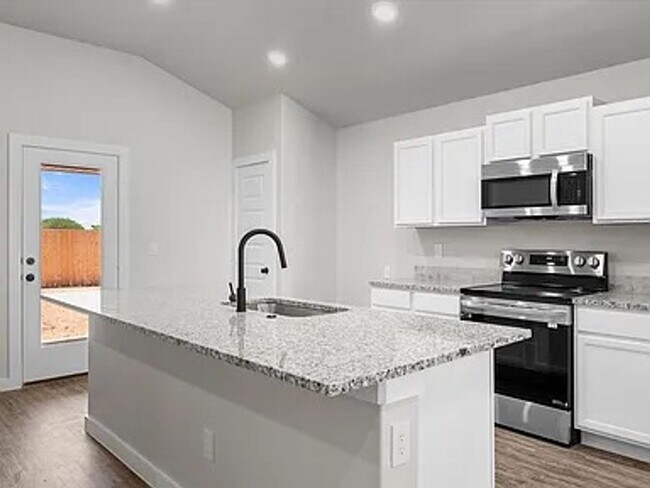 Building Photo - Brand New! Bell Farms!