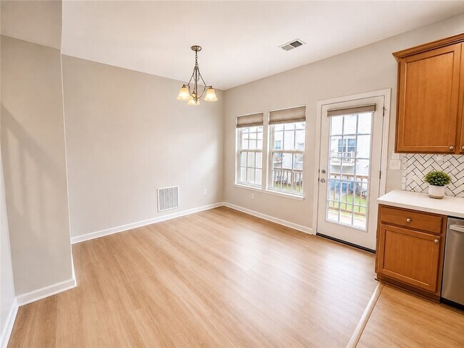 Building Photo - 1502 Pointe View Dr