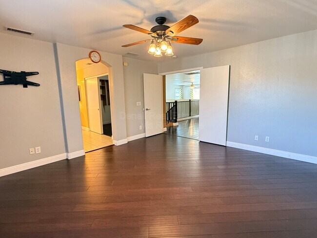 Building Photo - 6425 W Desert Hollow Dr