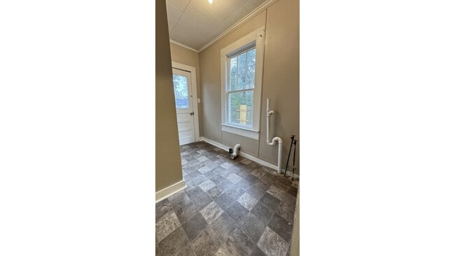 Building Photo - 701 Montgomery Ave