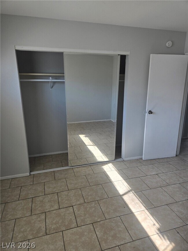 Building Photo - 3853 Soda Springs Dr