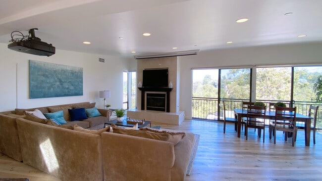 Building Photo - 1614 Pleasant Way