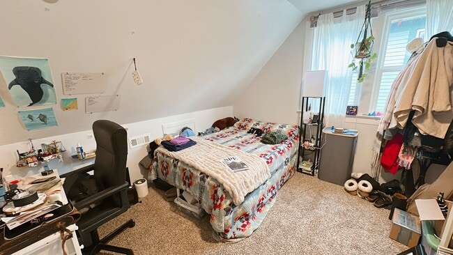 Building Photo - PRELEASE:  4+bdrm/1bath near WWU + Sehome Hill