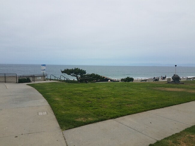 Building Photo - 121 Paseo De La Concha