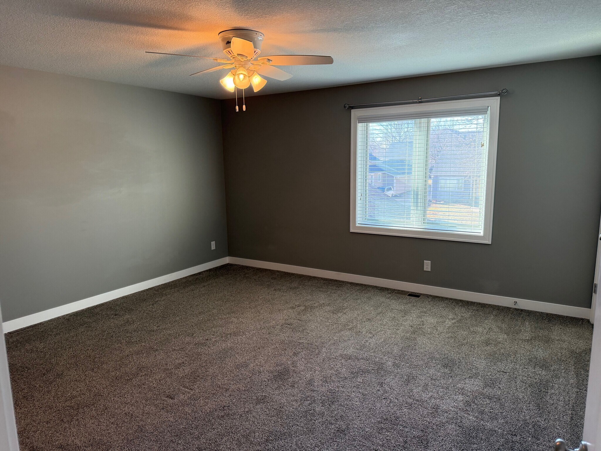 Building Photo - 502 E 3rd St