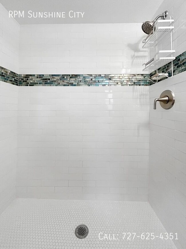 Building Photo - 14135 Palm St