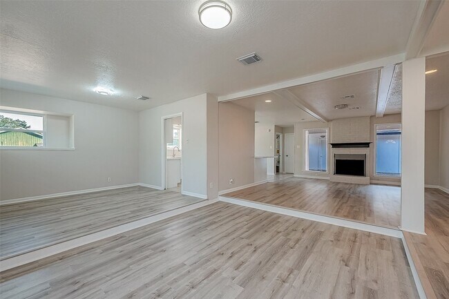 Building Photo - 23130 Bayleaf Dr