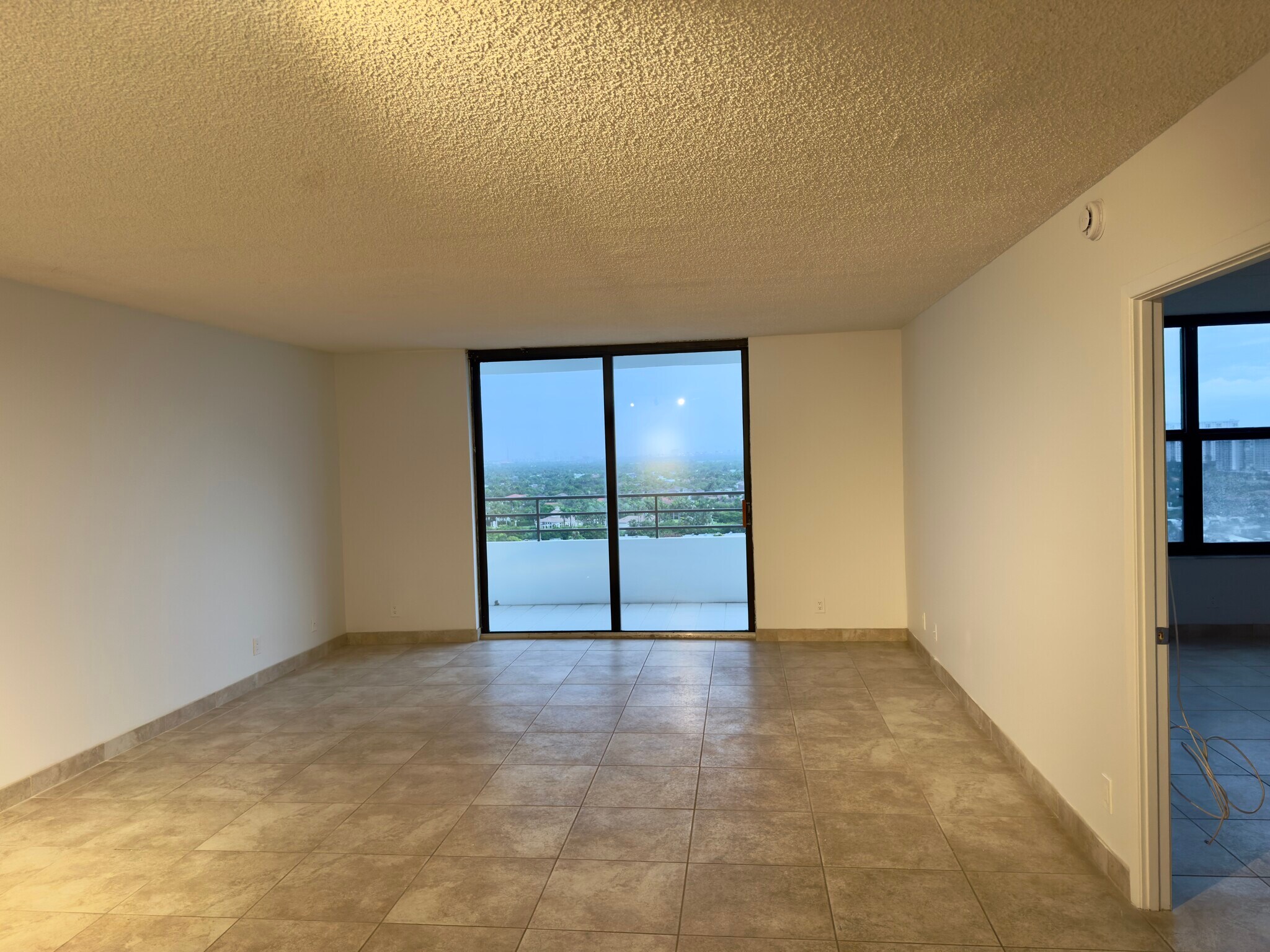 Living room - 2500 Parkview Dr