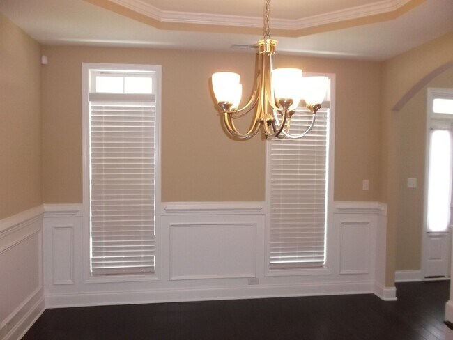 Building Photo - Absolutely Gorgeous!