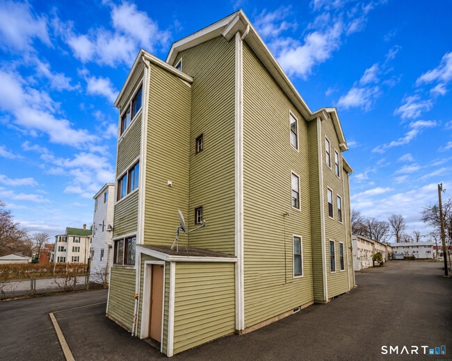 Building Photo - 422 Allen St