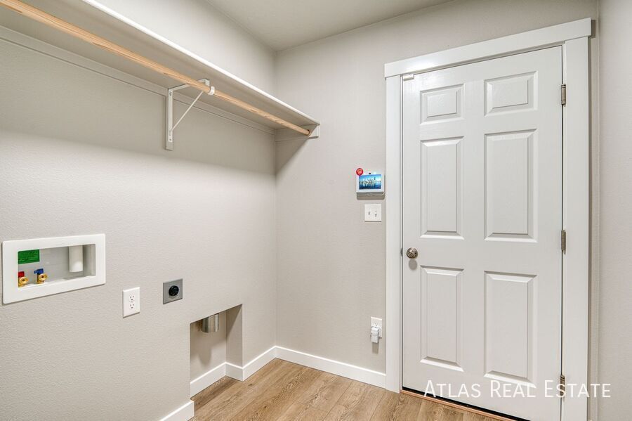 Building Photo - 1758 E Eddington St